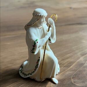 Elegant Cream and Gold Ceramic Figurine